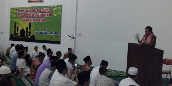 Sholat Tarawih Berjamaah Sarana Media Silaturahmi – Berita 