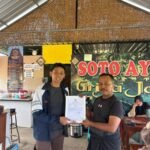 Mahasiswa KKN Tim II Undip Gelar Program Sertifikasi Halal bagi UMKM Soto Griya Jawa di Desa Tlingsing.