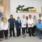 Puspo Enggar  Hastuti Bersama Anggota Difabel Silaturahi Pada Haji Sukiyat