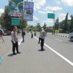 Agar Lalu-Lintas Perbatasan Klaten – Yogyakarta Terkendali, Polres Klaten Tarik Arus di Exit Tol Prambanan