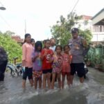 Antisipasi Genangan Air di Ngolodono Tak Ganggu Giat Warga, Polsek Karangdowo Terus Pantau